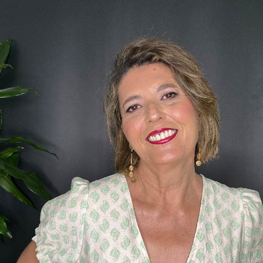 Retrato de Carmen S., paciente de Clínica Dental Fades
